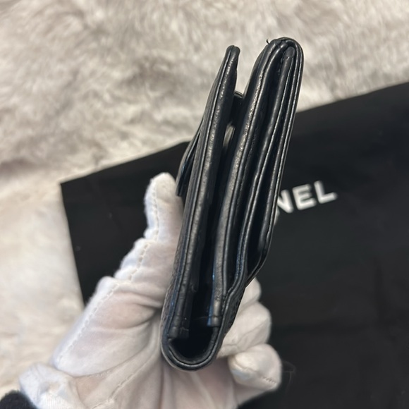 Chanel Black leather small compact bifold wallet - Picture 5 of 17